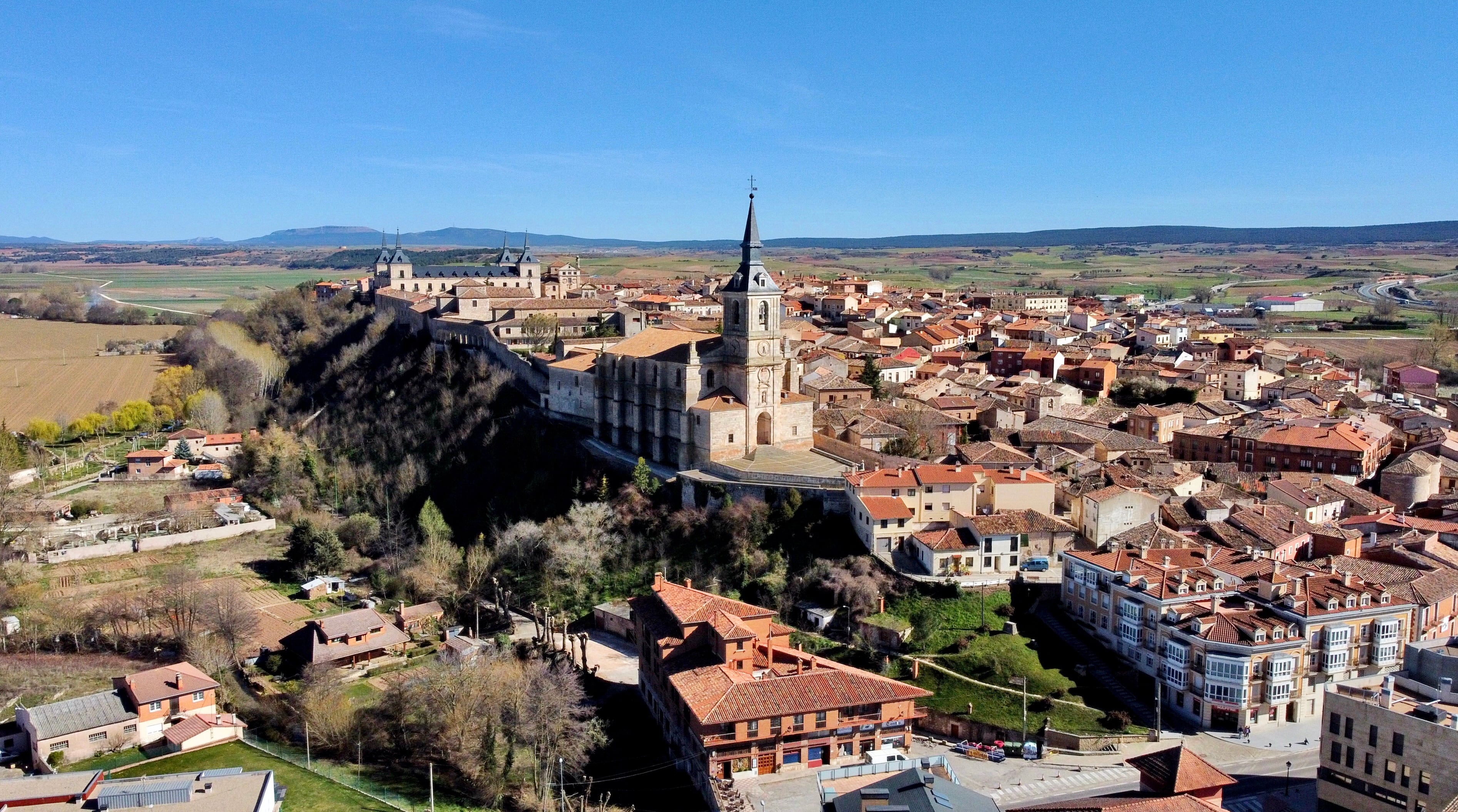 La localidad de Castilla y León donde se avistará el eclipse solar total: una plaza monumental y pasadizos secretos antiguos
