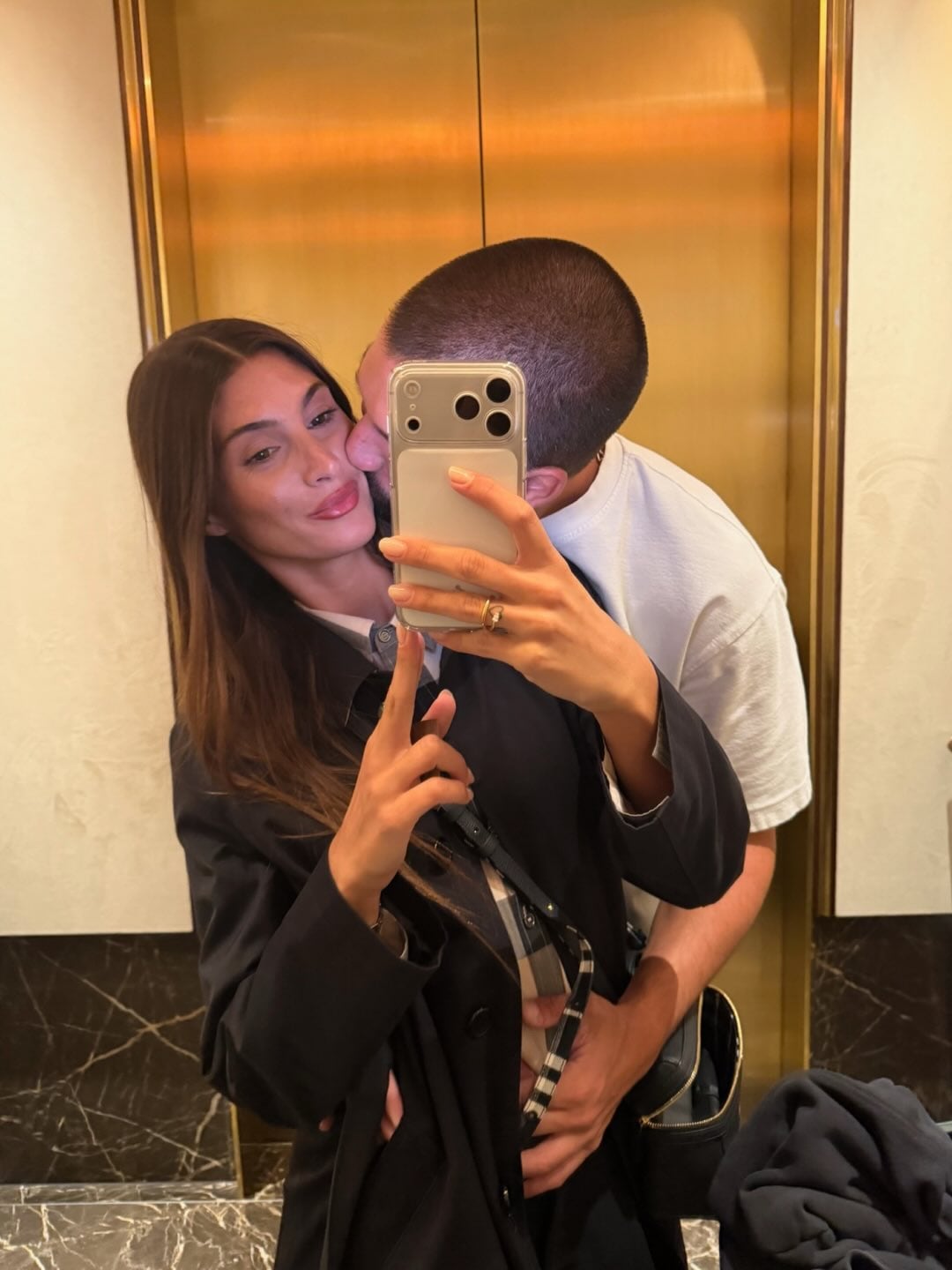 Luego de un día en la ciudad, el novio de la influencer llegó para hacerle compañía