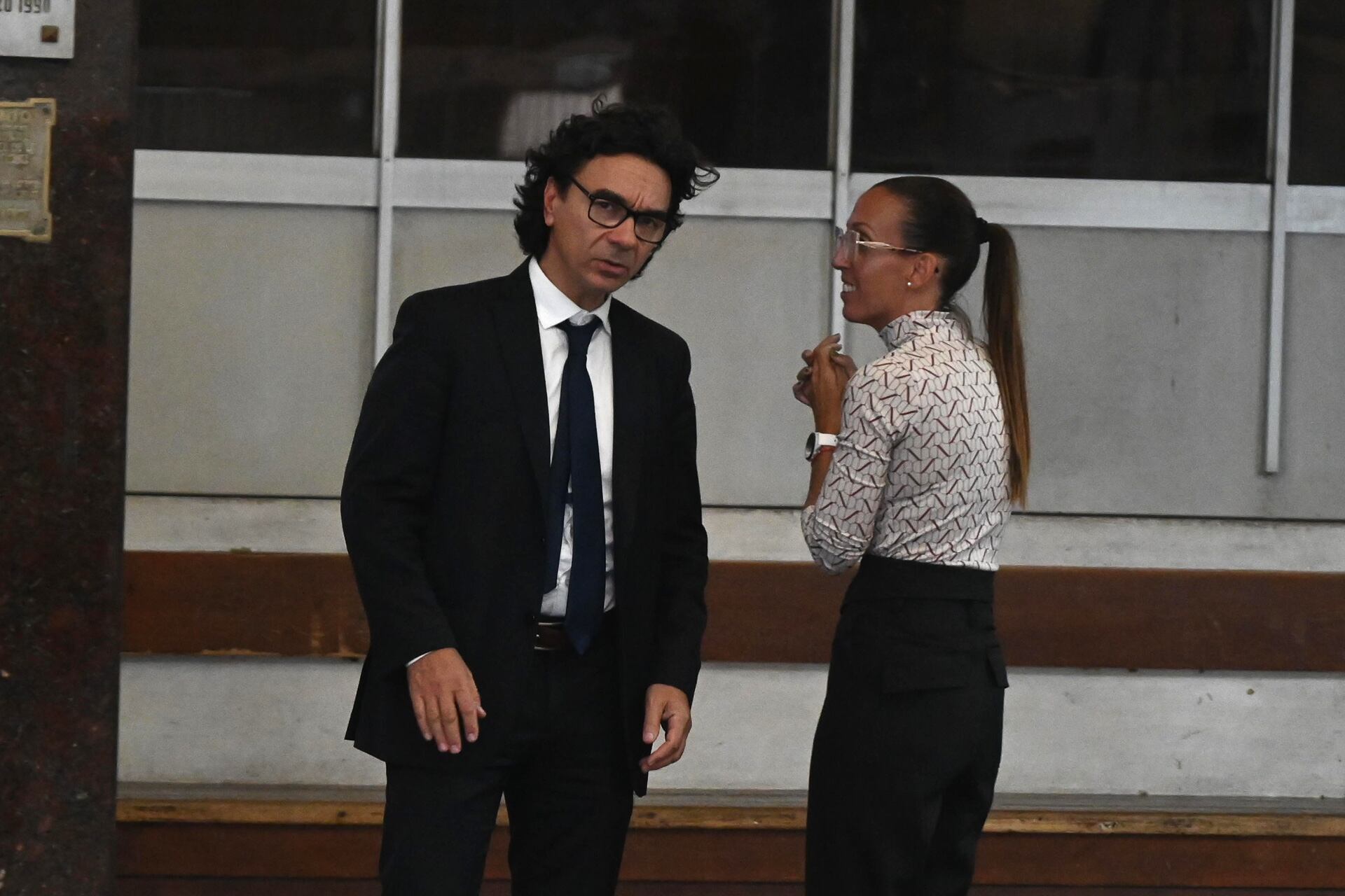 Agustina Cosachov junto a su abogado, Vadim Mischanchuk