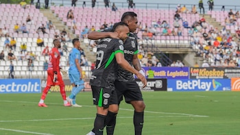 Atlético Nacional entró en pelea con Carlos Antonio Vélez por decir que “algunos jugadores tienen aserrín en la cabeza”