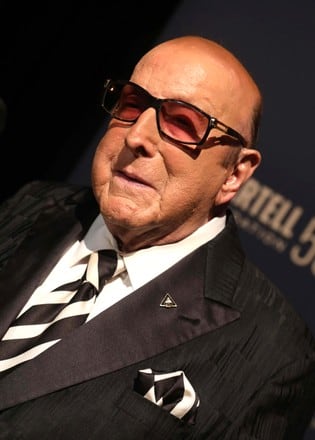 El Clive Davis Institute of Recorded Music se fundó en homenaje al productor. (Shutterstock)