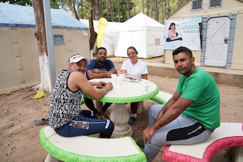 Para quienes preguntan qué representa el paso por Danlí para las personas migrantes, la respuesta se resume en una oportunidad para recuperar fuerzas, acceder a cuidados básicos y encontrar apoyo emocional. Foto cortesía OIM.