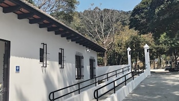 La falta de acciones municipales impide funcionamiento del centro materno-infantil en Antigua Guatemala
