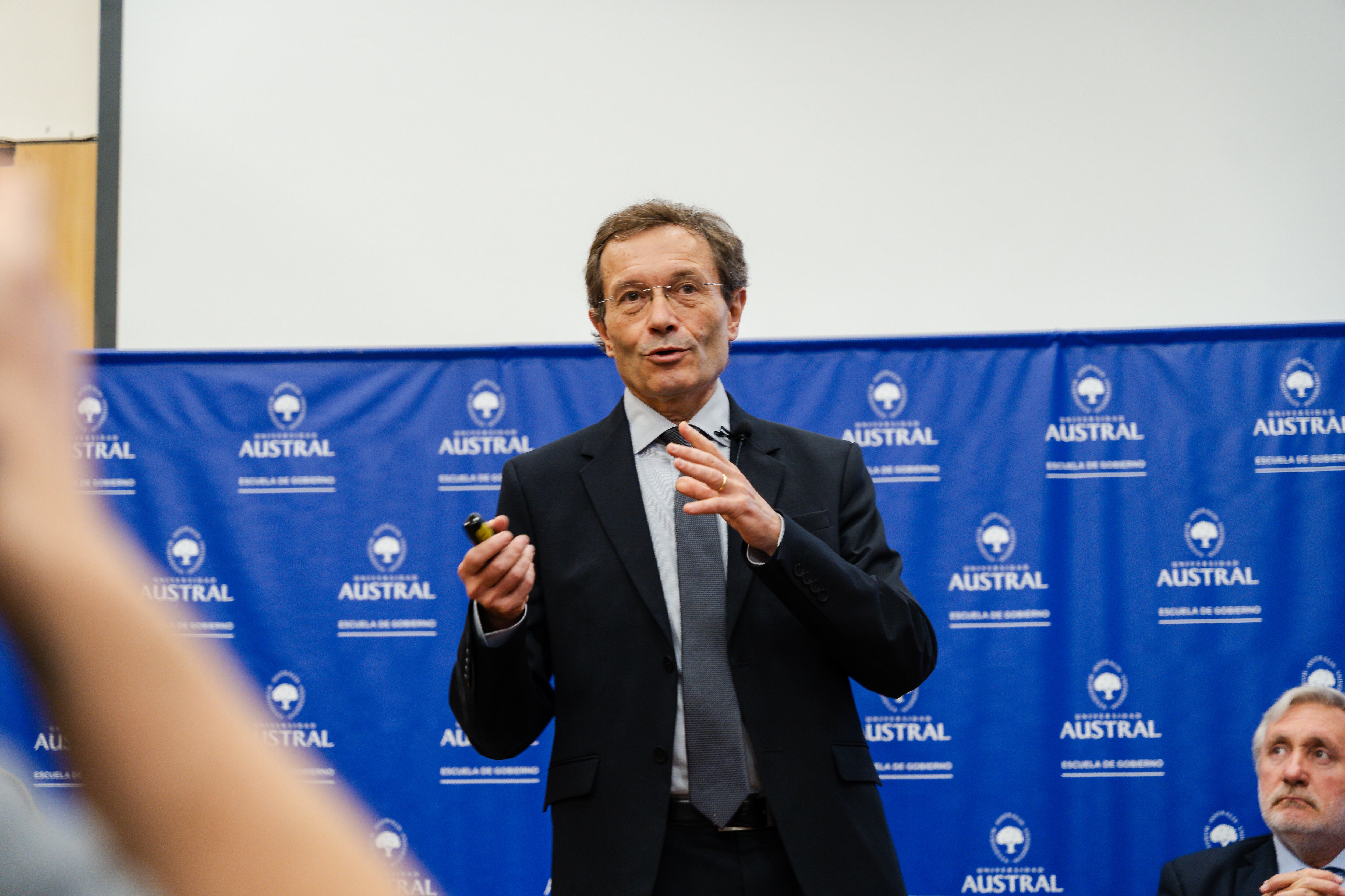 Gustavo Béliz presnetó su libro