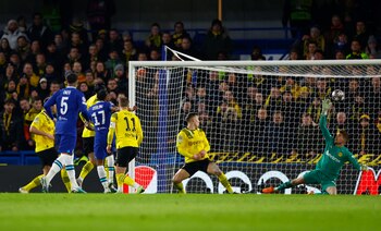 Raheem Sterling abrió el marcador.