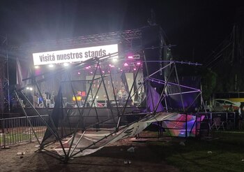 La estructura metálica cayó sobre