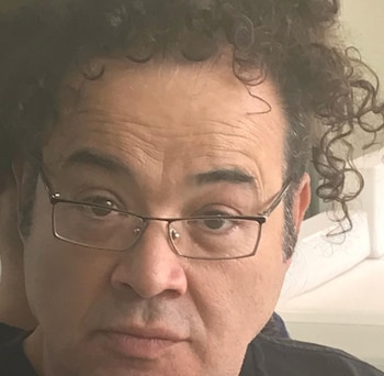 El actor señaló que el teatro atraviesa un momento difícil en Argentina, aunque destacó la cantidad de producciones y el talento en Buenos Aires y las provincias