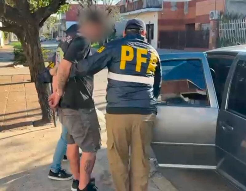 Una investigación que comenzó con allanamientos en Moreno terminó con la captura de un prófugo en Villa Luzuriaga