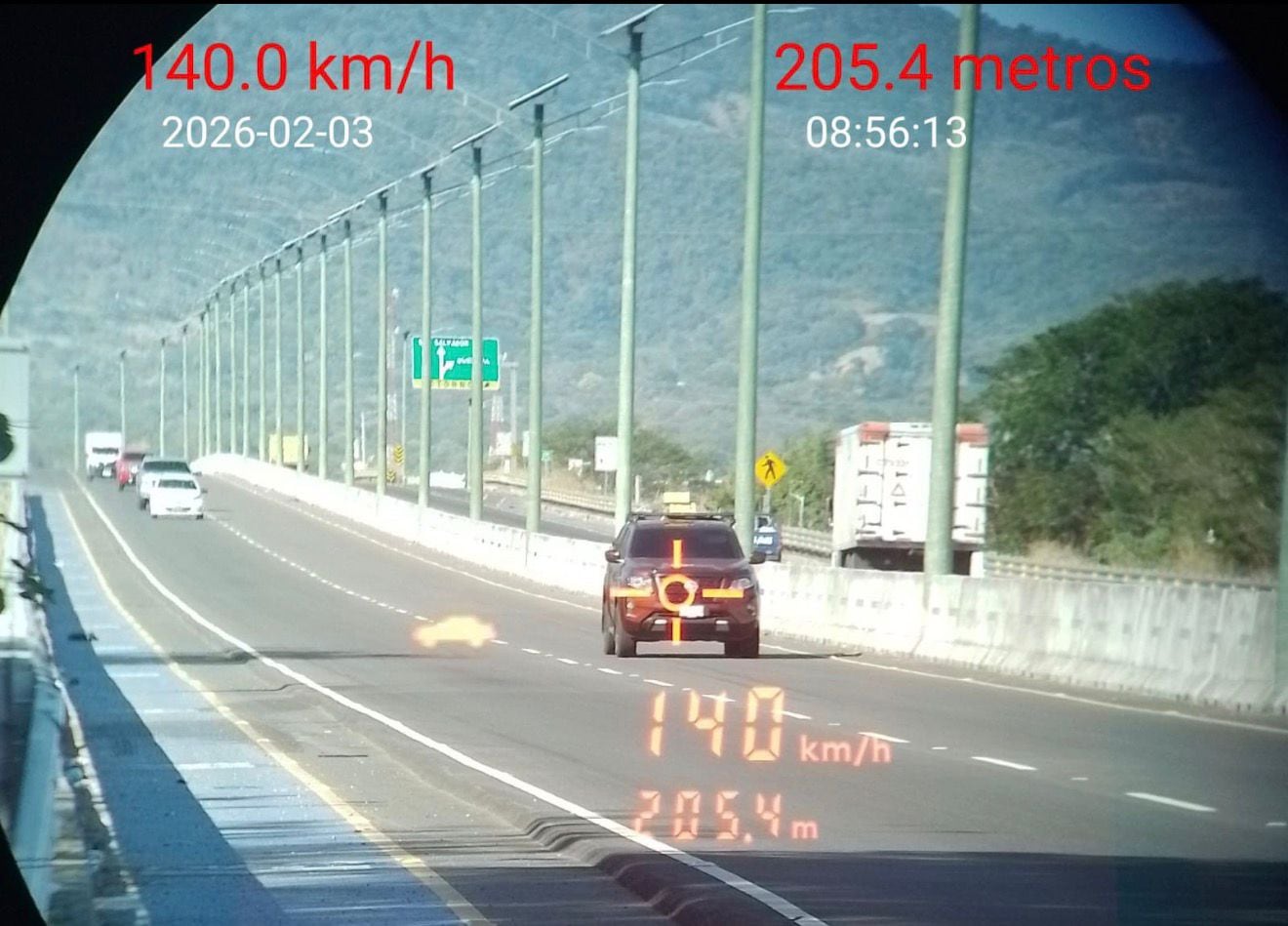 El Salvador activó el sistema de fotomultas para transporte pesado en los accesos de San Salvador y acumuló 388 sanciones en diez días. /(VMT El Salvador)