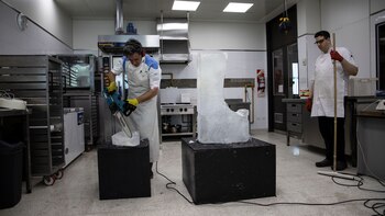 En plena acción. Con la