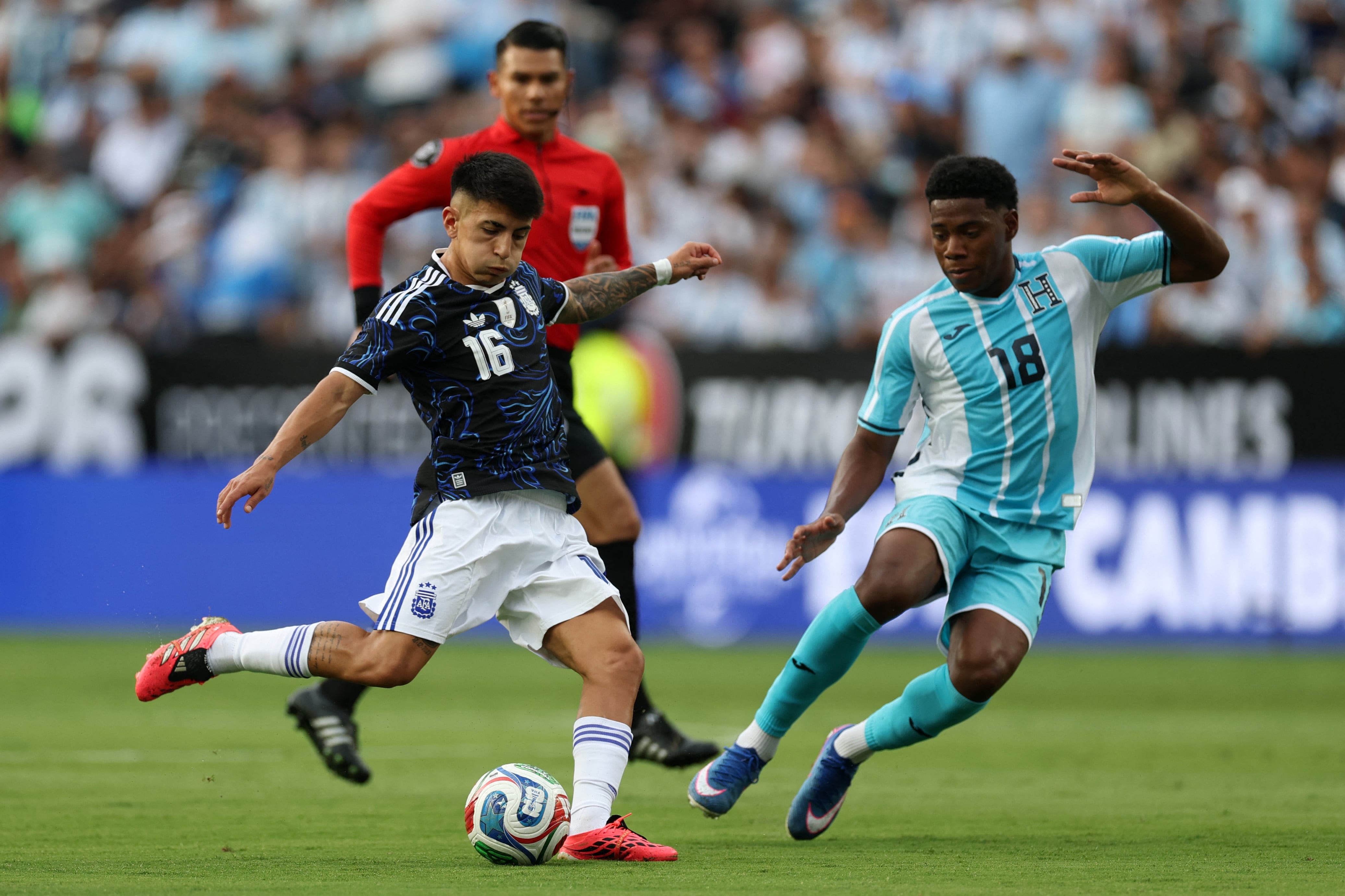 Thiago Almada, hábil y guapo, puede aportar mucho en ofensiva (Foto AFP)