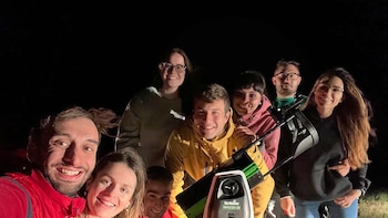 Grupo de amigos que compone AstroParedes. (AstroParedes)