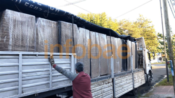 El camión con los muebles