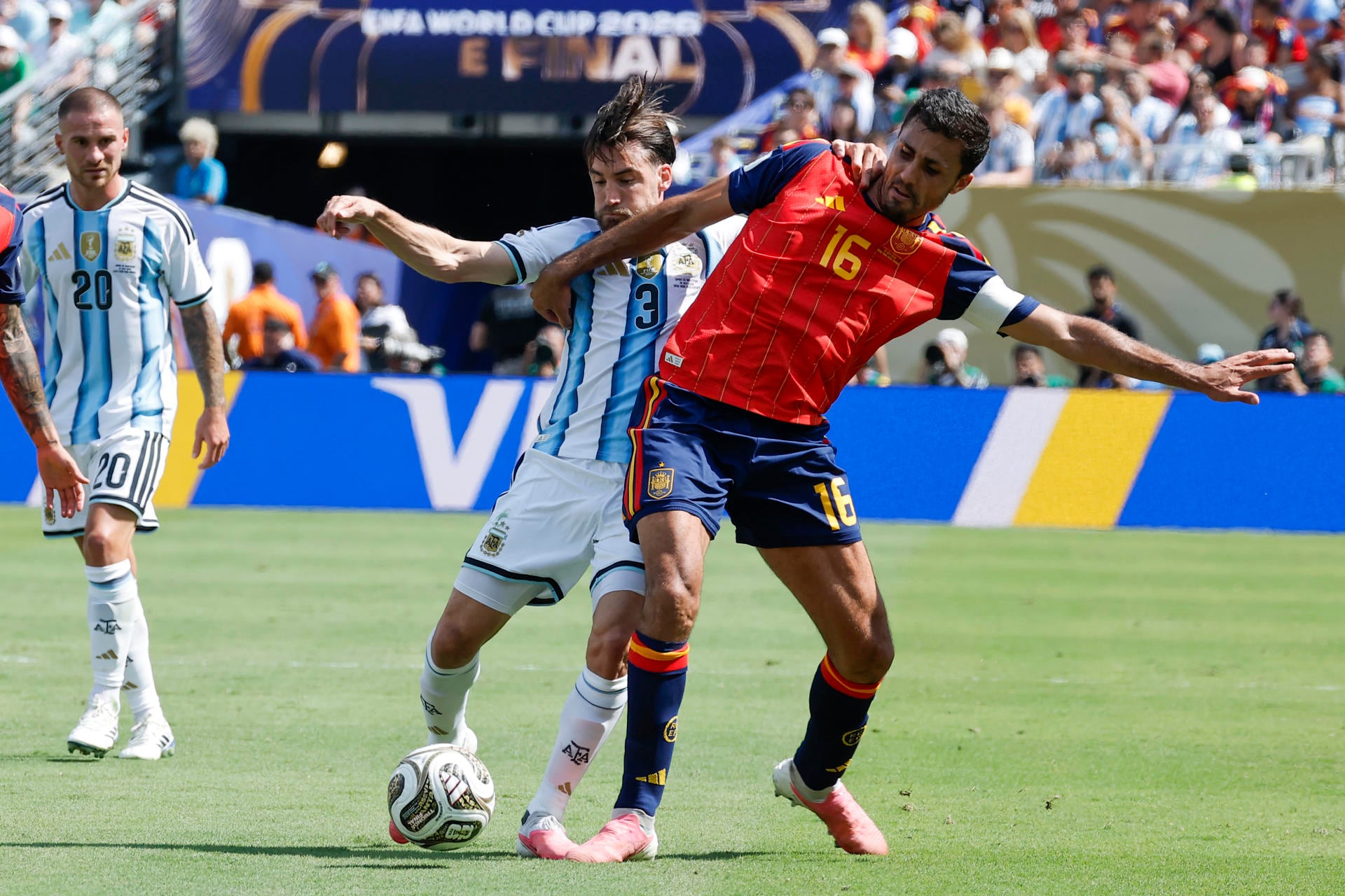 Rodri Hernández, el “padre” de una generación de “futbolistas inolvidables” que han cosido la segunda estrella de España
