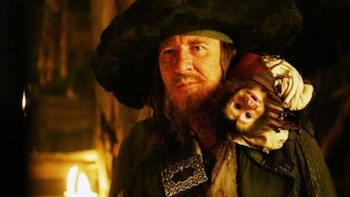 Geoffrey Rush revela qué tendría que pasar para volver como Barbossa en ‘Piratas del Caribe’