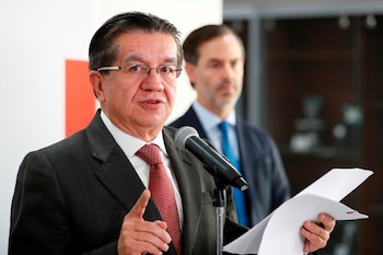 En la imagen el ministro