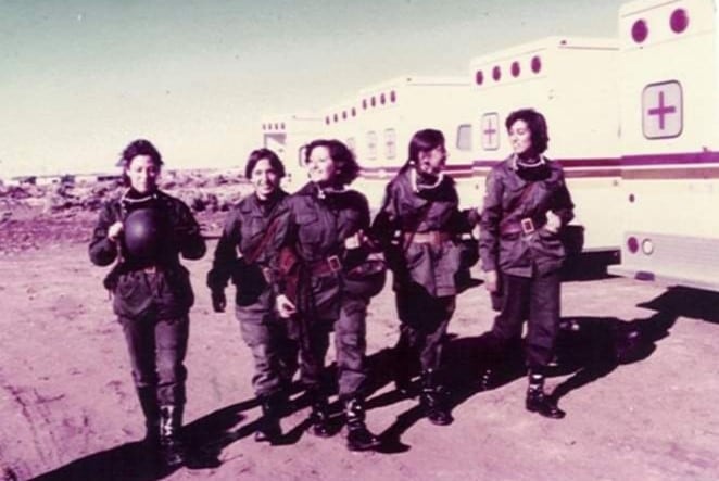 Las primeras cinco enfermeras que llegaron a trabajar en el hospital móvil en Comodoro Rivadavia. Reynoso es la cuarta desde la izquierda