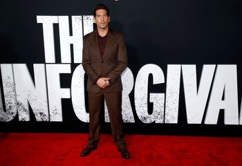 La paternidad ocupa un lugar central en la entrevista de Jon Bernthal, quien la definió como un desafío sin recetas ni perfección (REUTERS/Mario Anzuoni)