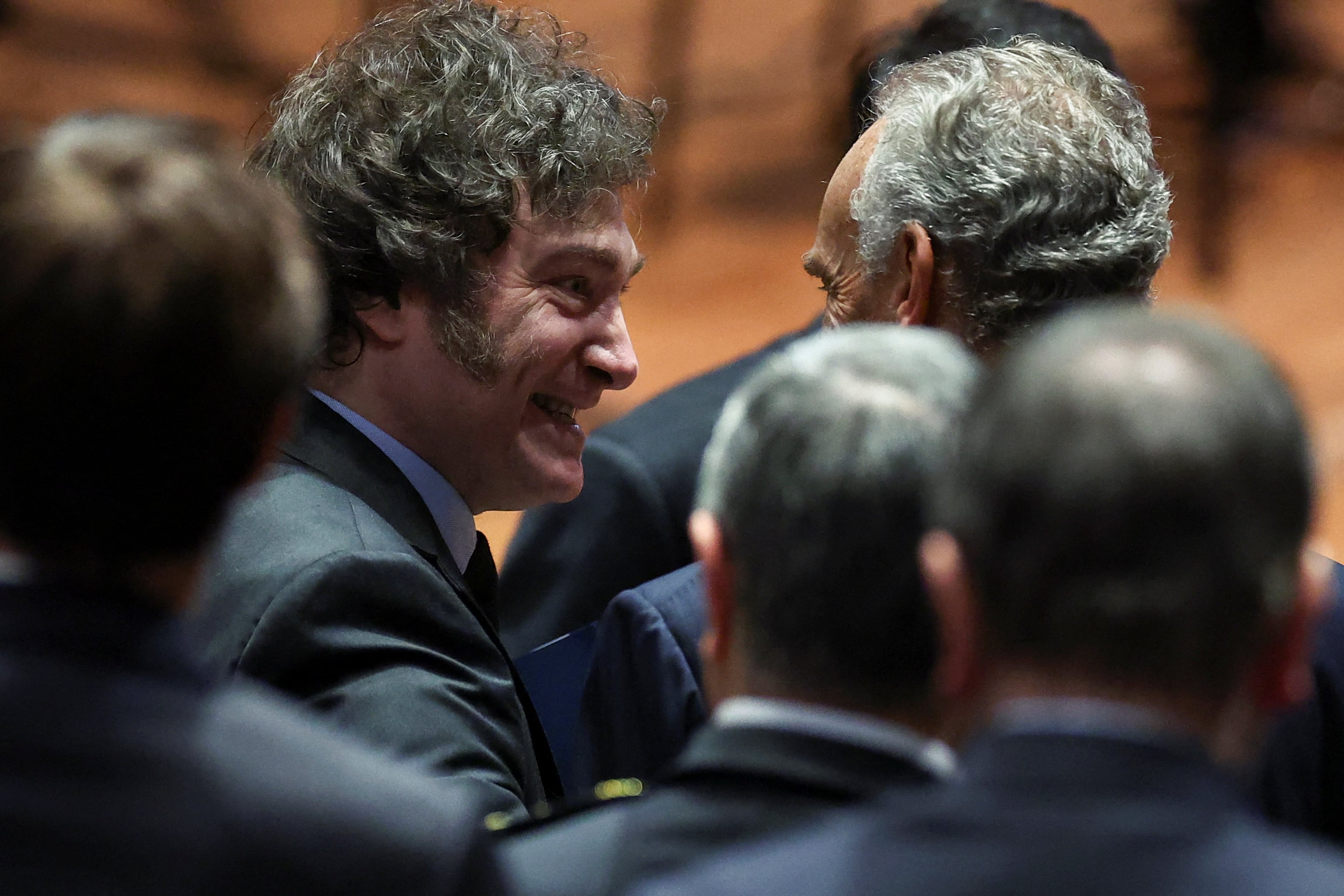 Javier Milei y Marcelo Mindlin durante un acto oficial en el Palacio Libertdad, (Buenos Aires, Argentina)