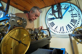 Jesús López-Terradas, relojero de la