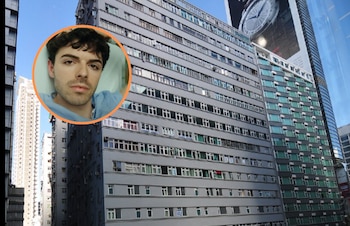 Un español viaja al edificio