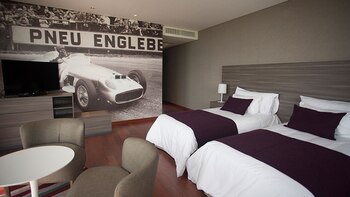 Una de las láminas en