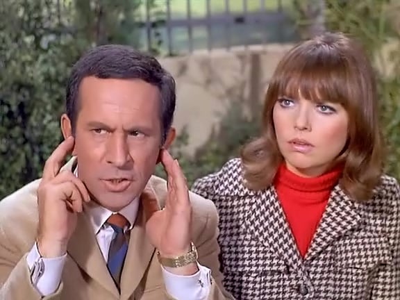 Maxwel Smart, el superagente 86, y la agente 99, la exitosa serie creada por Mel Brooks