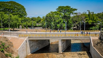 El gobierno de El Salvador habilita el nuevo puente de Villa Lourdes en Colón