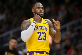LeBron James condujo al equipo