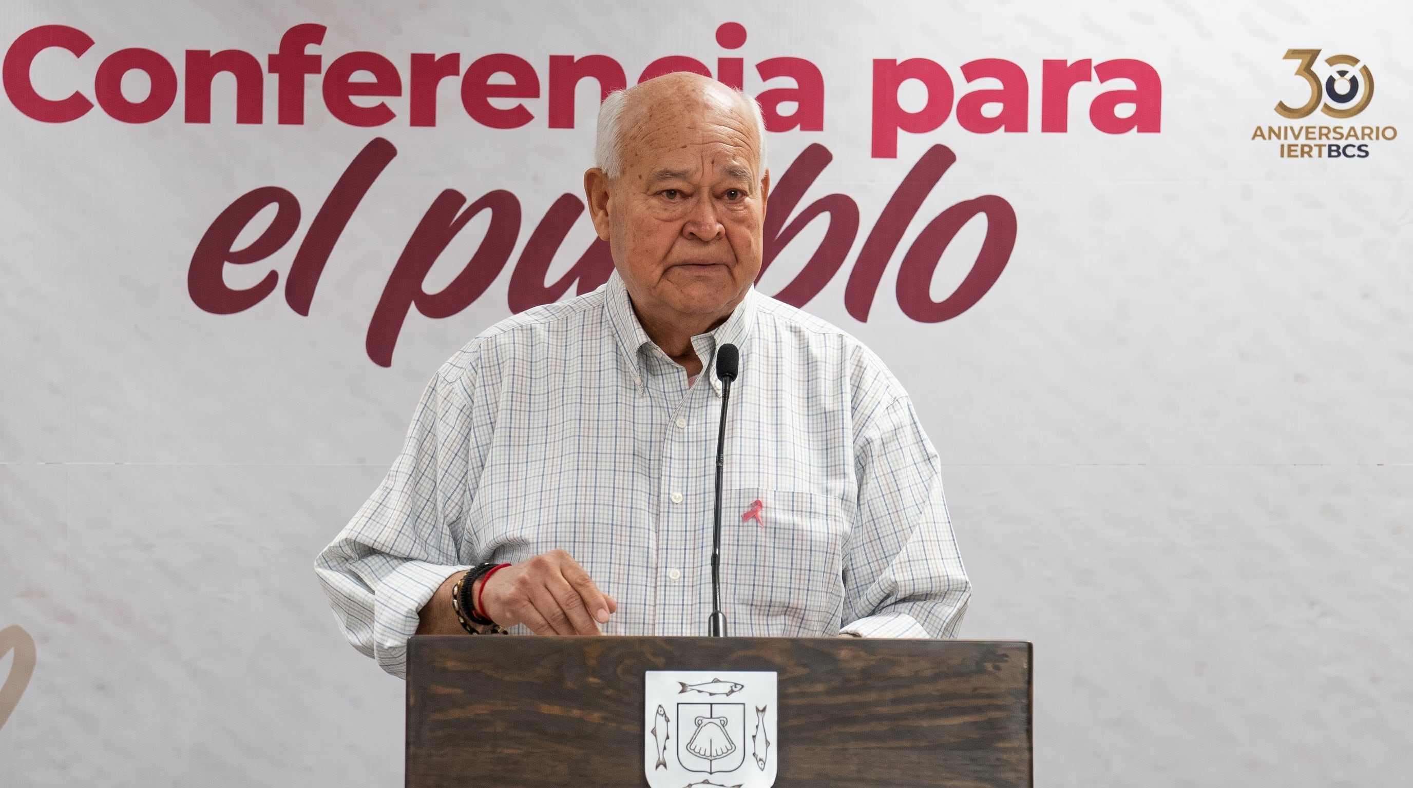 “Pues sí, ella gana más que yo”: gobernador de BCS admite entre lágrimas el sueldo de su hija, pero niega que supere a Sheinbaum
