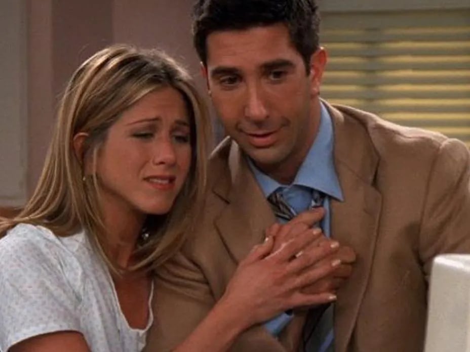 La relación entre Ross Geller y Rachel Green fue un tema recurrente dentro de la serie. (Captura de video)