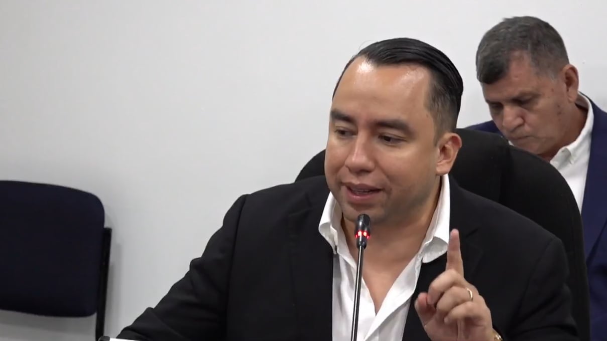 El viceministro Óscar Alejandro Domínguez presentó la reforma láctea con foco en “eliminar adulterantes” para proteger la salud pública (Captura de pantalla de la transmisión en directo)