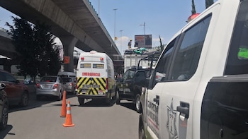 Camión de basura choca contra puente de Periférico Norte y deja dos muertos en Naucalpan