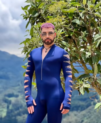 El joven posó en las zonas verdes del cerro ante la mirada de los ciudadanos - crédito crisstian25 / TikTok