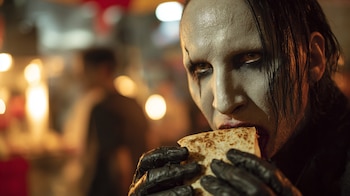 Marilyn Manson degustando antojitos mexicanos