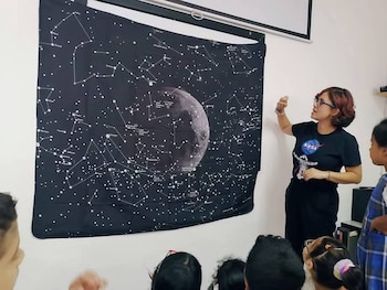 La escasez de referentes femeninas en ciencia dificulta que las niñas visualicen su futuro en profesiones científicas y tecnológicas.