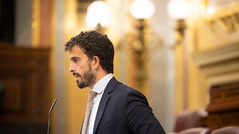 Vox avisa a Moreno Bonilla de que exigirá la prioridad nacional si tienen que pactar en Andalucía