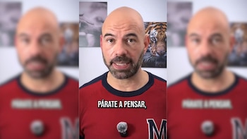 Alfredo Molina explicando los factores