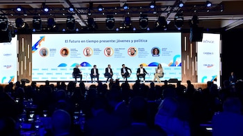 Coloquio IDEA - El futuro en tiempo presente: jovenes y politica - Esteban Allasino - Leonel Chiarella - Gaston Granados - Juan Manuel Lopez - Nicolas Pakgojz - Jessica Bossi