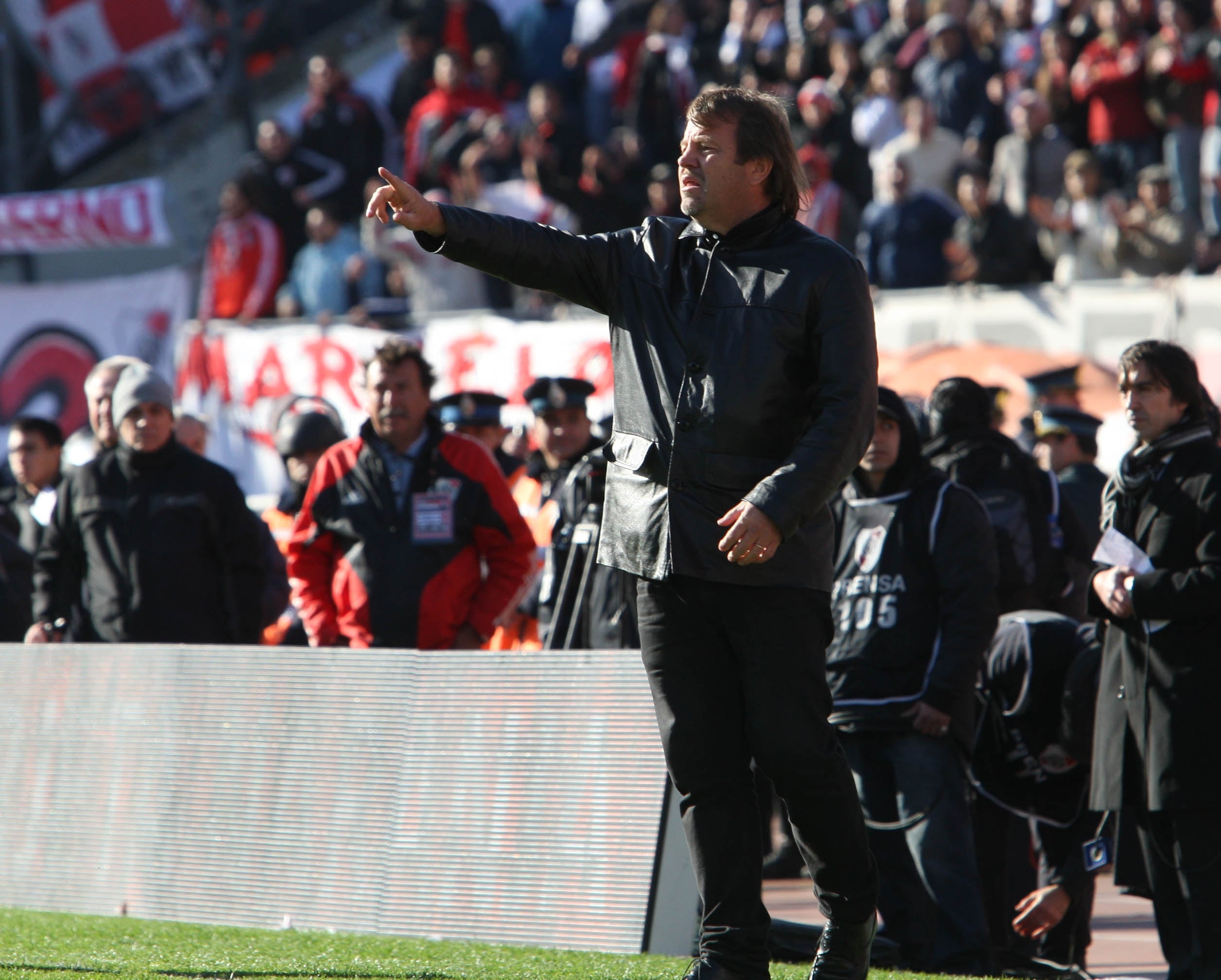 El histórico día de la Promoción 2011 en el estadio Monumental. Belgrano volvió a Primera y River se fue al descenso (Fotobaires)