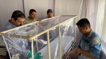 Las camillas para personas positivas