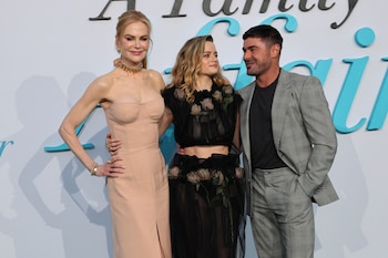 La película A Family Affair, protagonizada por Nicole Kidman y Zac Efron, alcanzó el primer lugar en la lista global de Netflix en 2024, consolidando el éxito de la actriz en el streaming (REUTERS)
