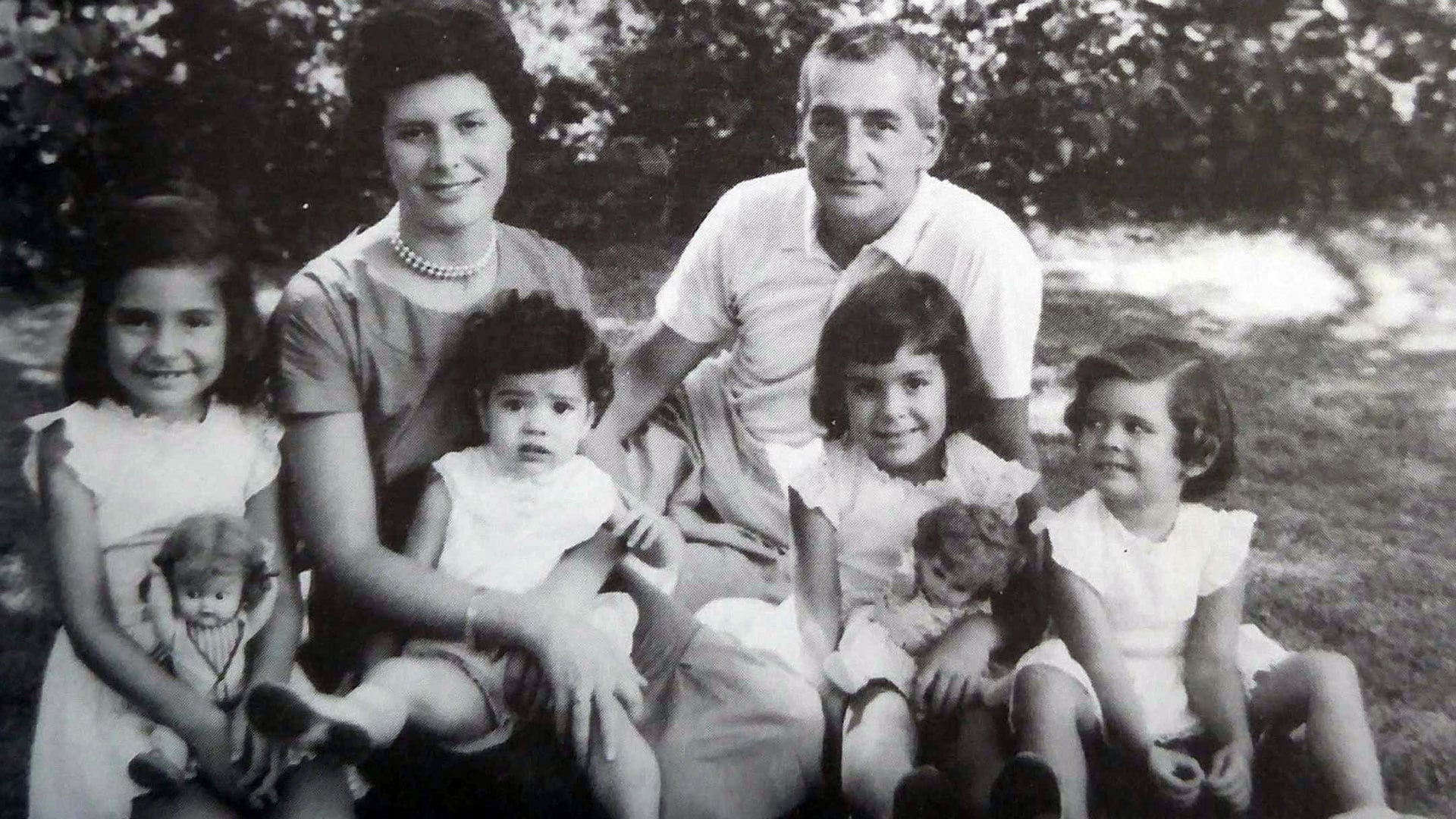 El matrimonio Oesterheld y sus cuatro hijas