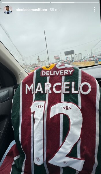 Nicolás Amasifuen presumió la camiseta