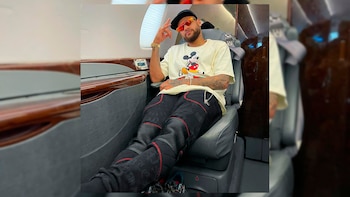 Neymar regresa a París tras