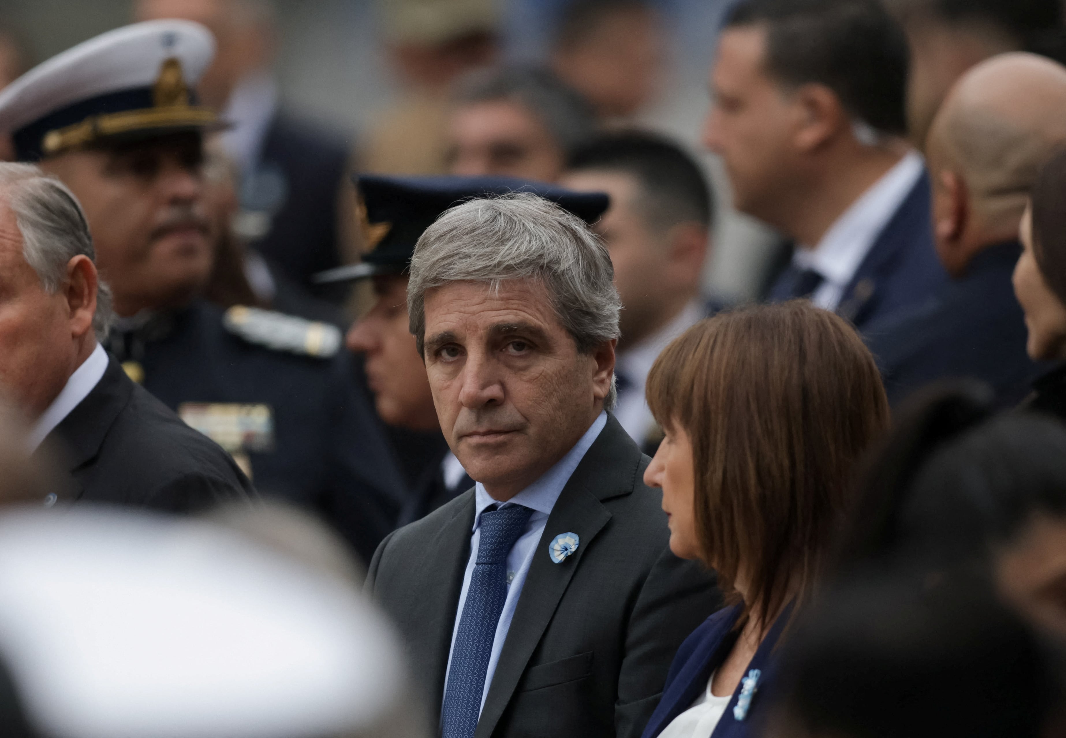 Luis Caputo dijo que es necesario “impulsar” a la economía. REUTERS/Cristina Sille