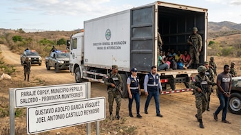 Tras dejar a 32 personas en Dajabón, el recorrido de regreso terminó con otro grupo a bordo y una intervención en Copey que dio pie al proceso judicial por corrupción y tráfico ilícito (Ilustración IA, referencia)