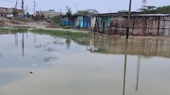 Tumbes: intensas lluvias inundan colegios y dejan a familias afectadas