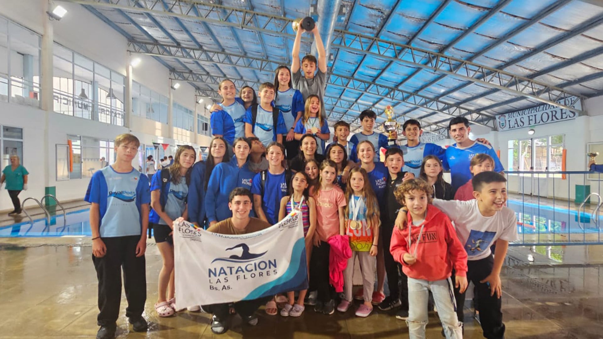 El equipo de Las Flores festeja el campeonato regional 2025