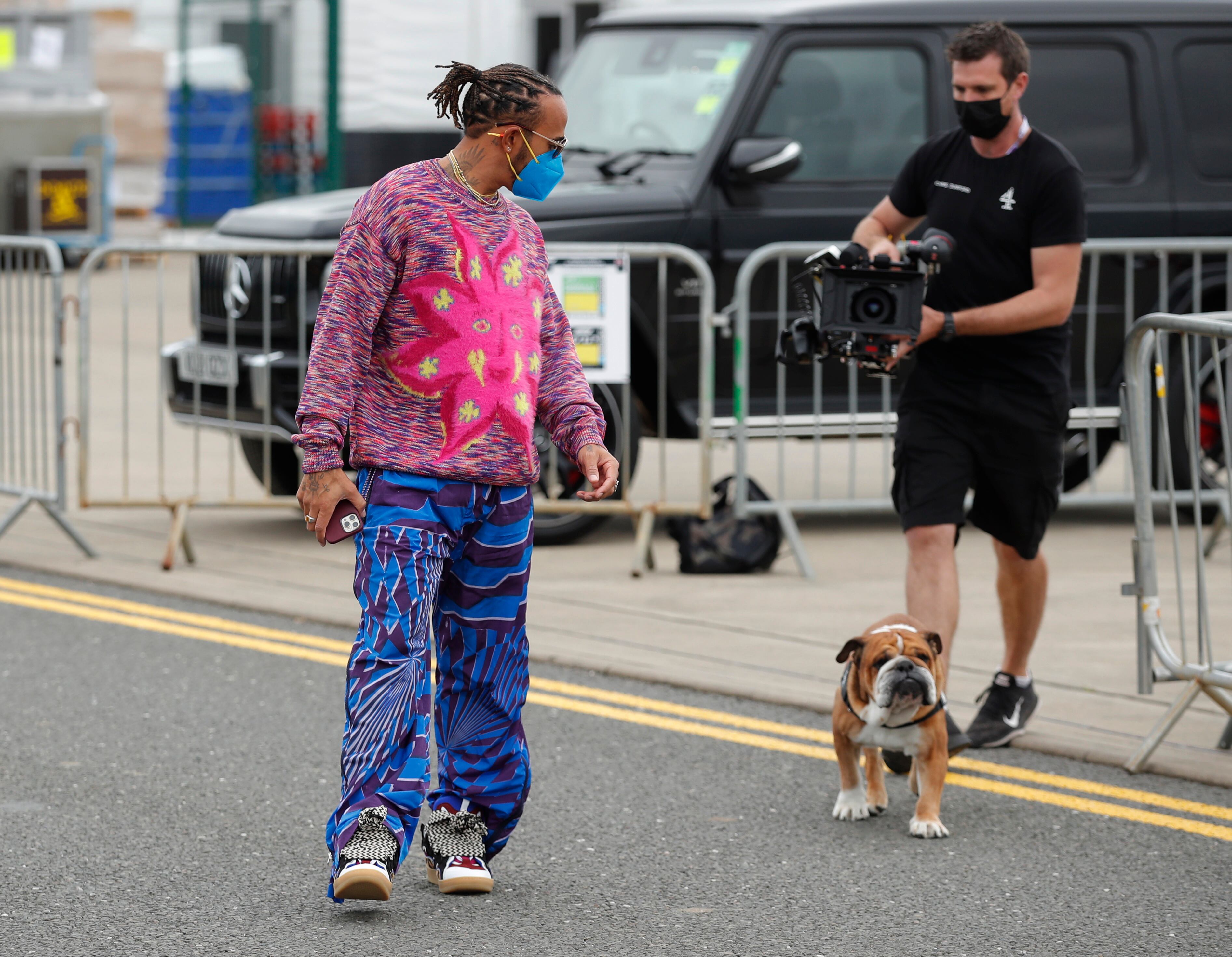 Roscoe con Lewis en Silverstone durante la fecha de la Fórmula 1 en ese circuito del 2021 (Foto: Reuters/Andrew Couldridge)
